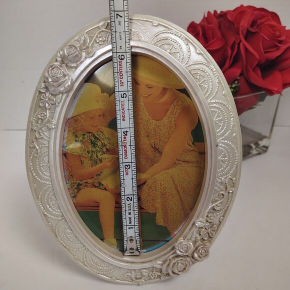 Vintage 90s White Oval Picture Frame Floral Embossed Shabby Chic Victorian Style - Picture 6 of 7